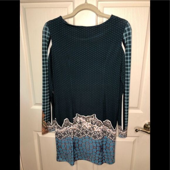 Isle by Melis Kozan dress - Picture 2 of 4